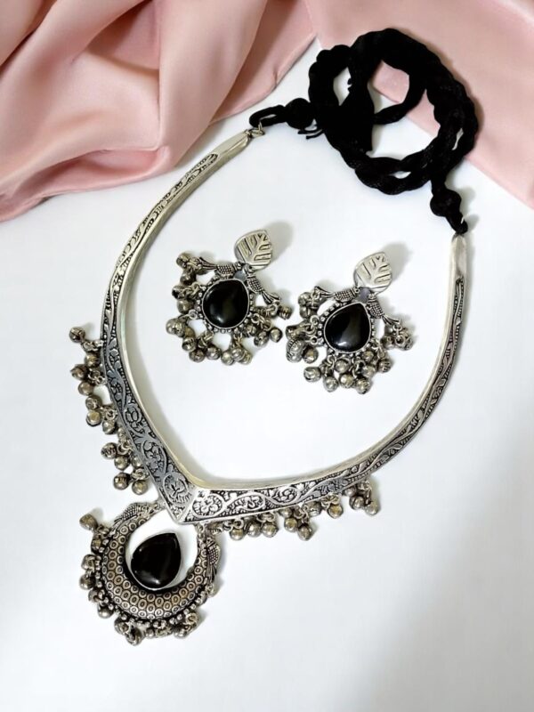 Brass Metal Hasuli Necklace Set - Image 2