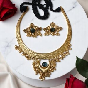 Traditional Golden Hasuli Necklace Set with Earrings