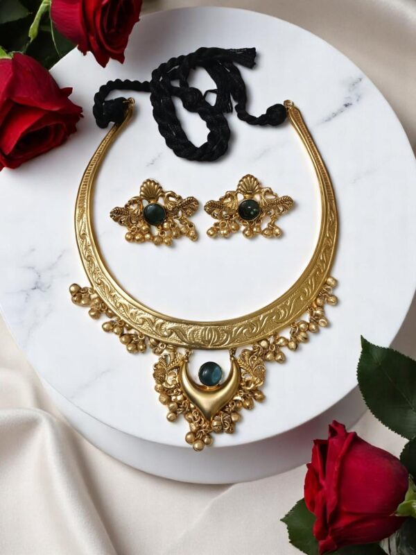 Traditional Golden Hasuli Necklace Set with Earrings