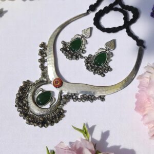 Silver Hasuli Necklace Set with Earrings