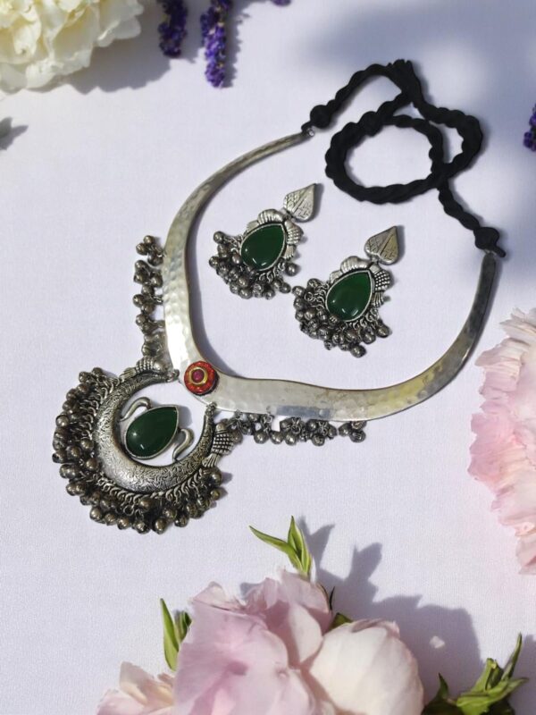 Silver Hasuli Necklace Set with Earrings