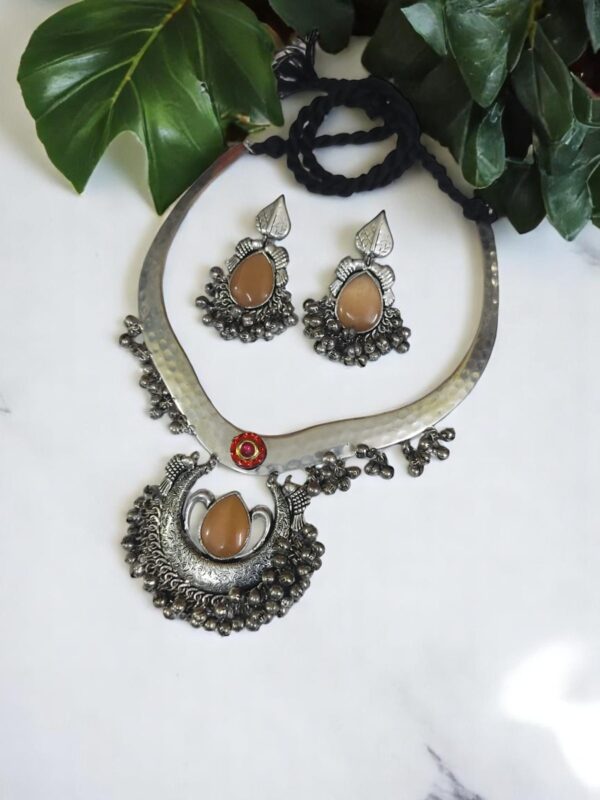Silver Hasuli Necklace Set with Earrings - Image 4