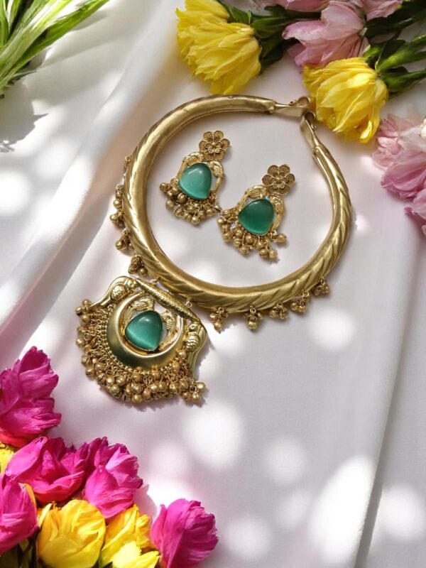 Floral Grace Heritage Hasuli Necklace Set