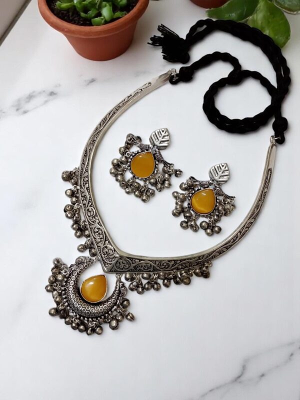 Brass Metal Hasuli Necklace Set - Image 7