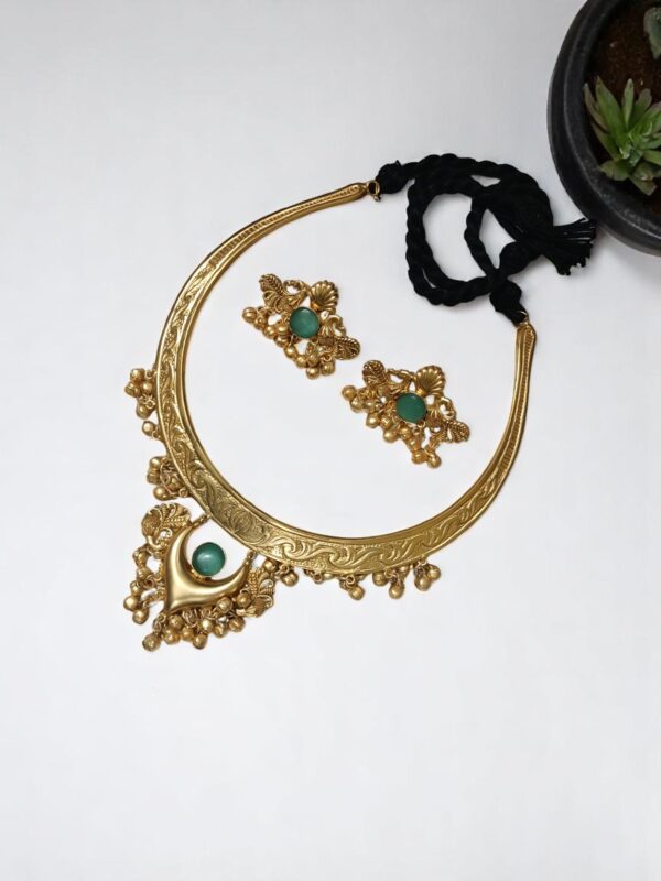 Traditional Golden Hasuli Necklace Set with Earrings - Image 3