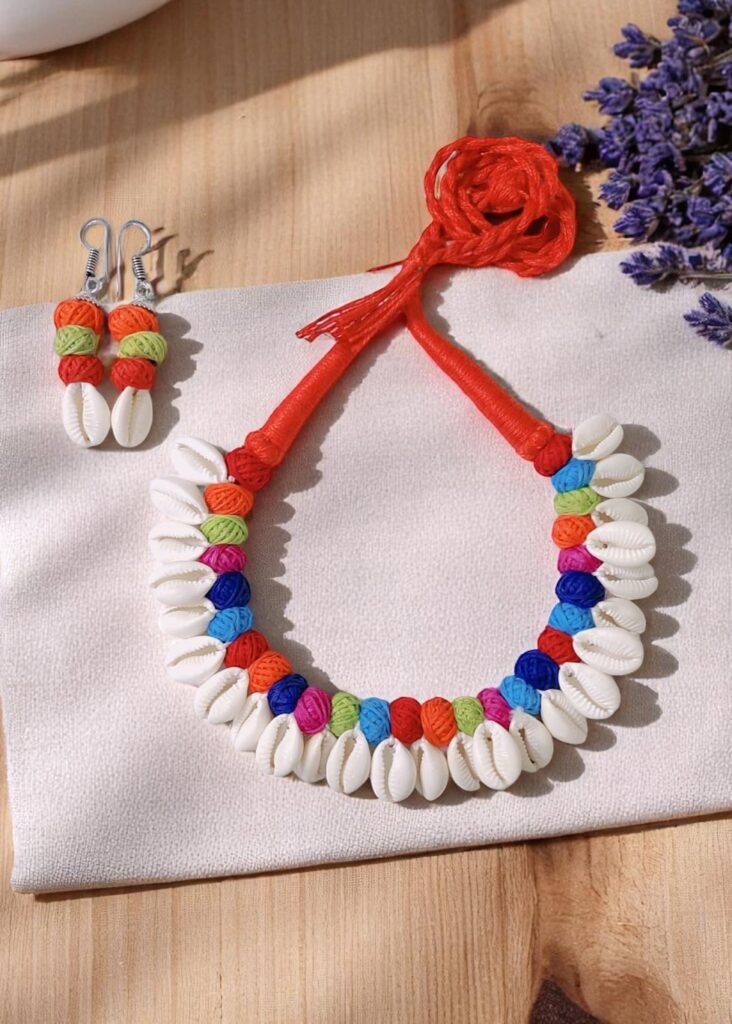 Hand-crafted Natural Sea Shell Cotton Ball Necklace Set