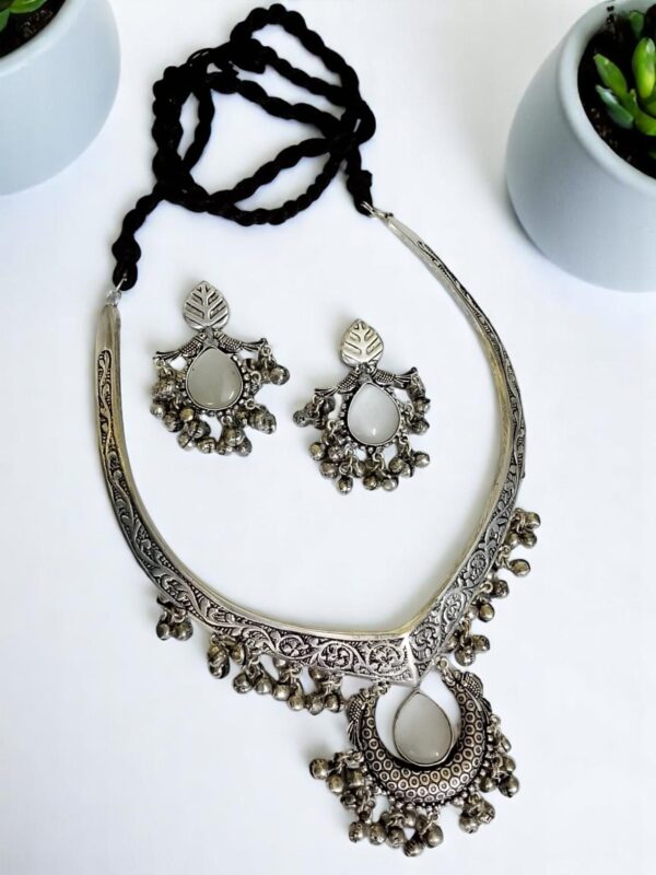 Brass Metal Hasuli Necklace Set - Image 6