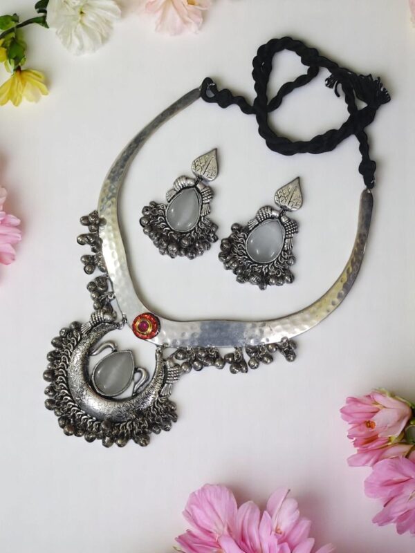 Silver Hasuli Necklace Set with Earrings - Image 6