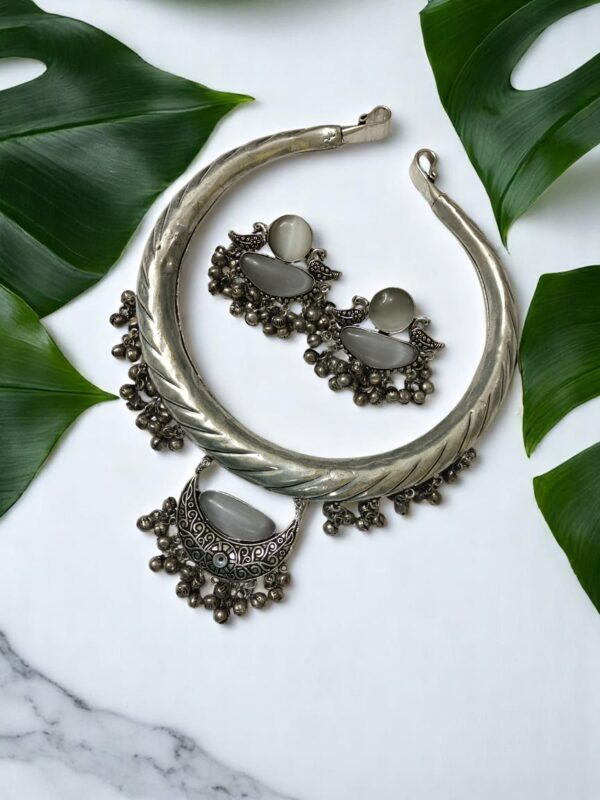Moon Traditional Hasuli Necklace Set