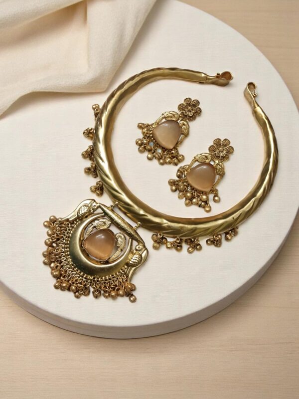 Floral Grace Heritage Hasuli Necklace Set - Image 3