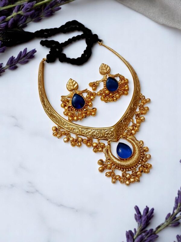 Elegant Traditional Hasuli Necklace Set with Earrings - Image 7