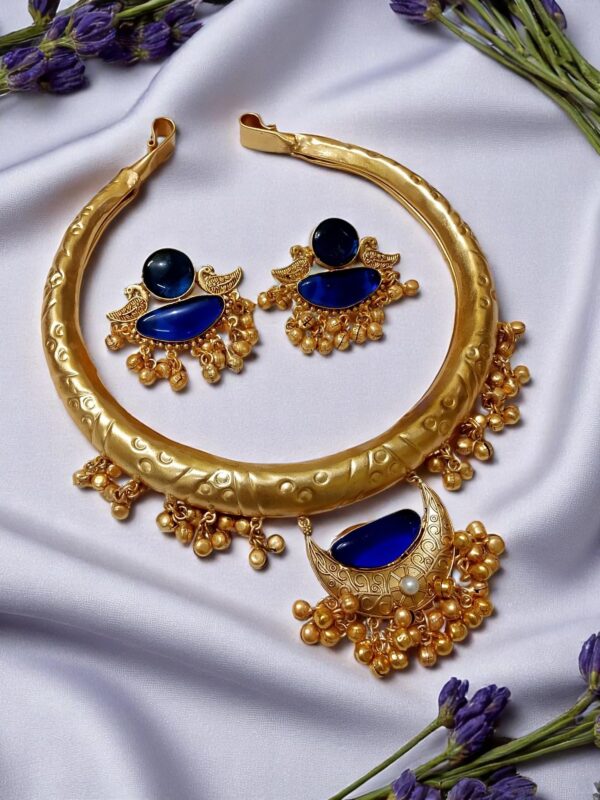 Statement Brass Hasuli Necklace Set with Earrings - Image 2