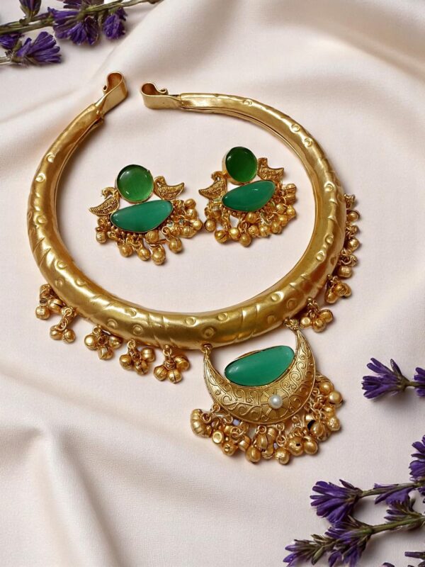 Statement Brass Hasuli Necklace Set with Earrings - Image 4