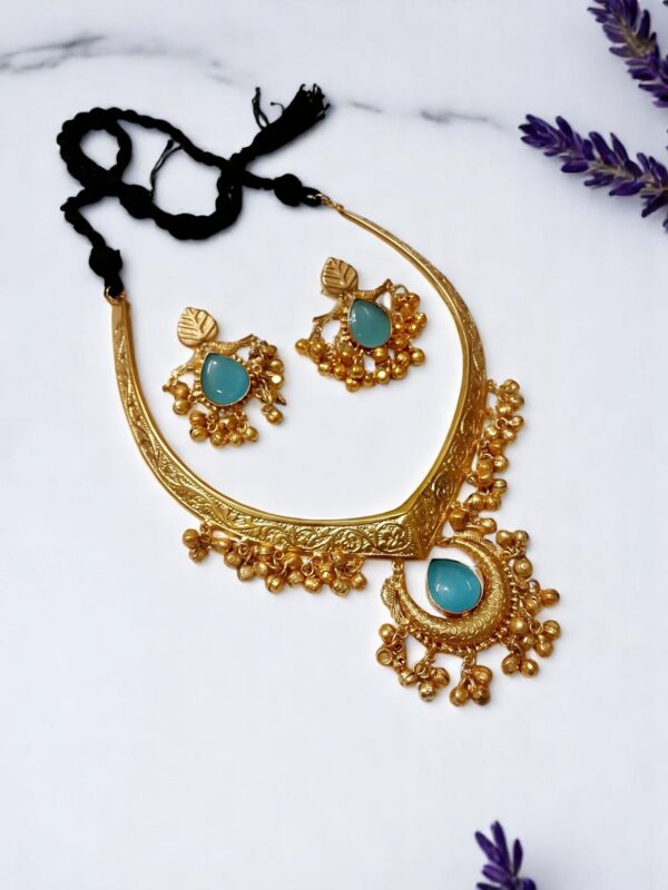 Elegant Traditional Hasuli Necklace Set with Earrings - Image 4