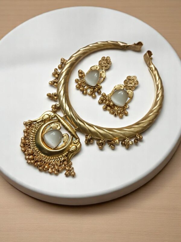 Floral Grace Heritage Hasuli Necklace Set - Image 2