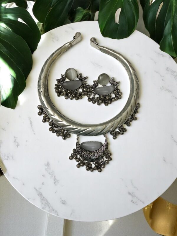 Moon Traditional Hasuli Necklace Set - Image 5