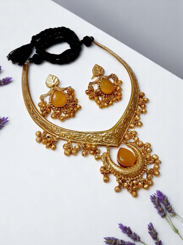 Elegant Traditional Hasuli Necklace Set with Earrings - Image 5