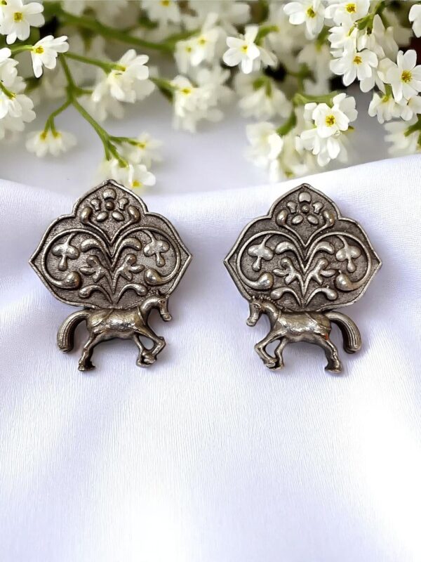 Oxidised Horse Motive Earring