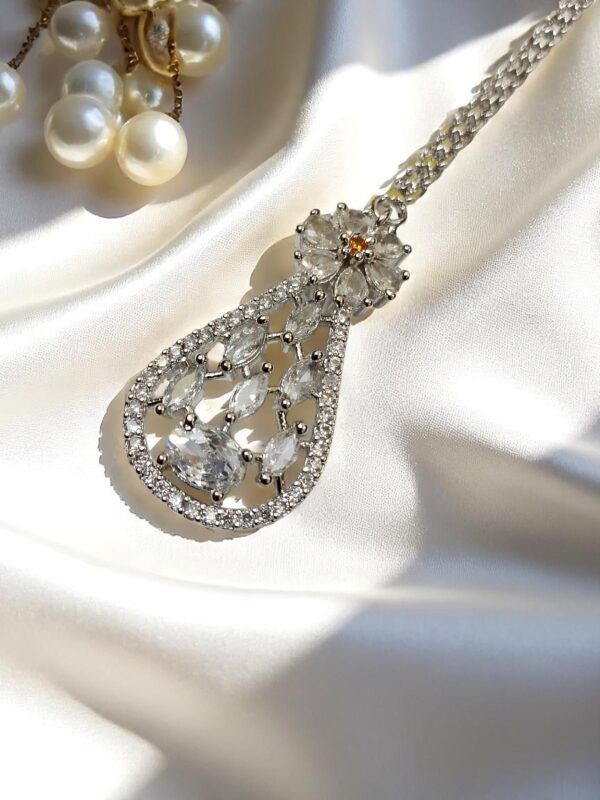 Elegant Maang Tikka with Stone Detailing - Image 3