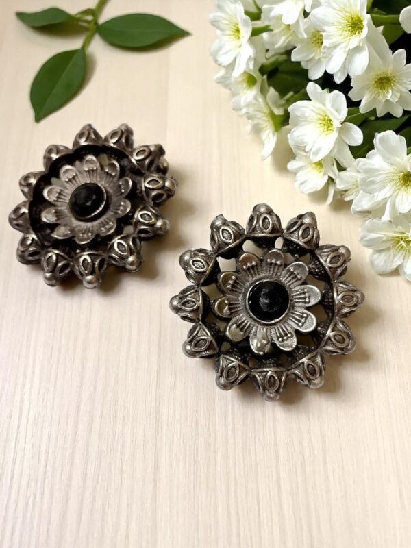 Replica Black Flower Motive Earring