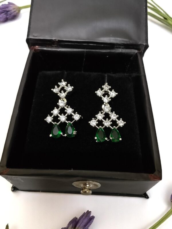 Gorgeous Green Ad Stone Neckalec - Image 2