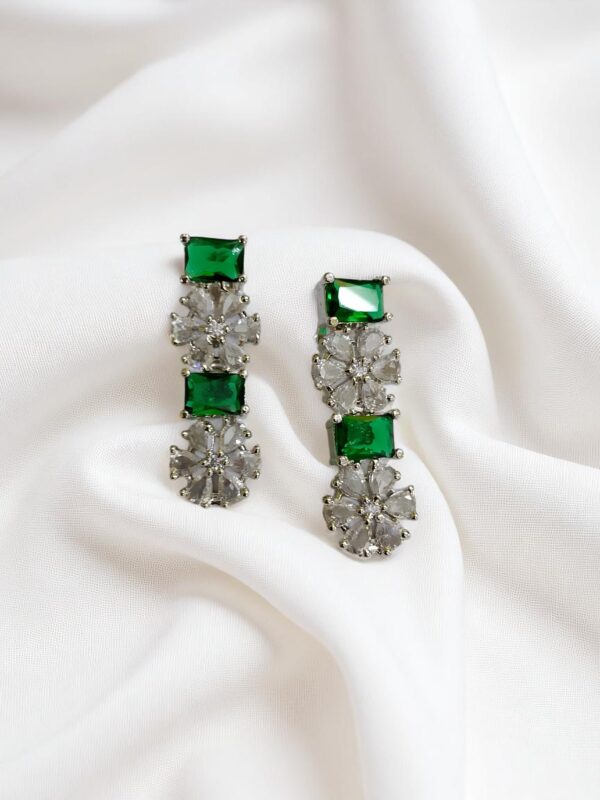 Green & White Ad Stone Necklace with Earring Set - Image 2
