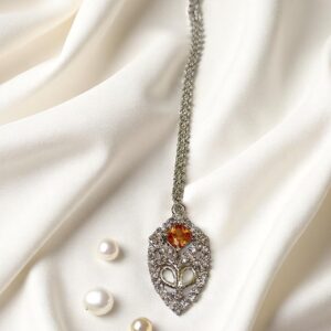 Elegant Silver-Toned Maang Tikka with Stone Detailing