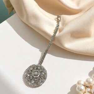 Elegant Silver-Toned Maang Tikka with Stone Detailing
