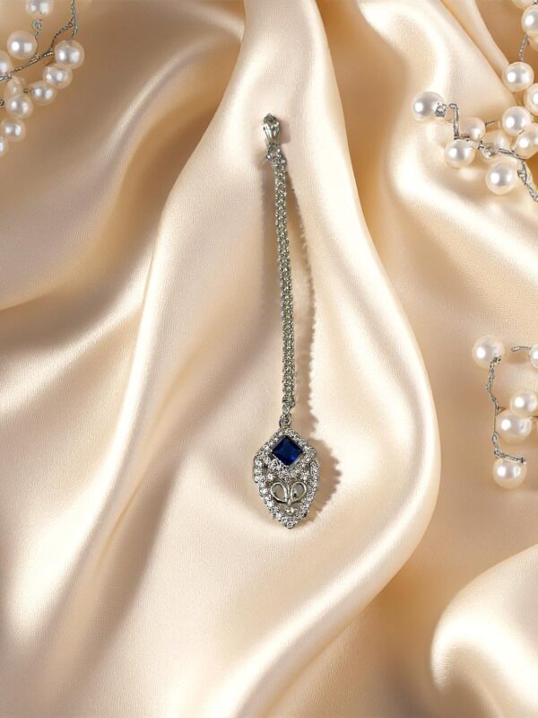 Elegant Maang Tikka with Stone Detailing