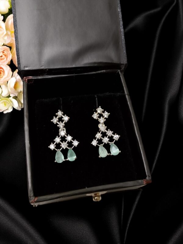 Gorgeous Mint Green Ad Stone Neckalec - Image 2