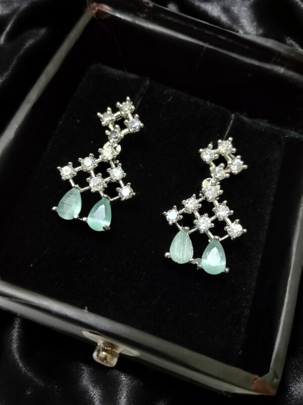 Gorgeous Mint Green Ad Stone Neckalec