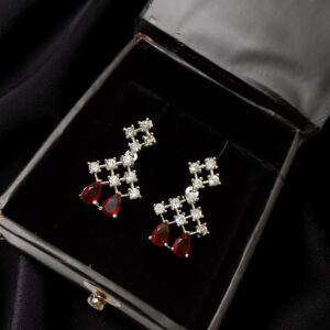 Gorgeous Red Ad Stone Neckalec