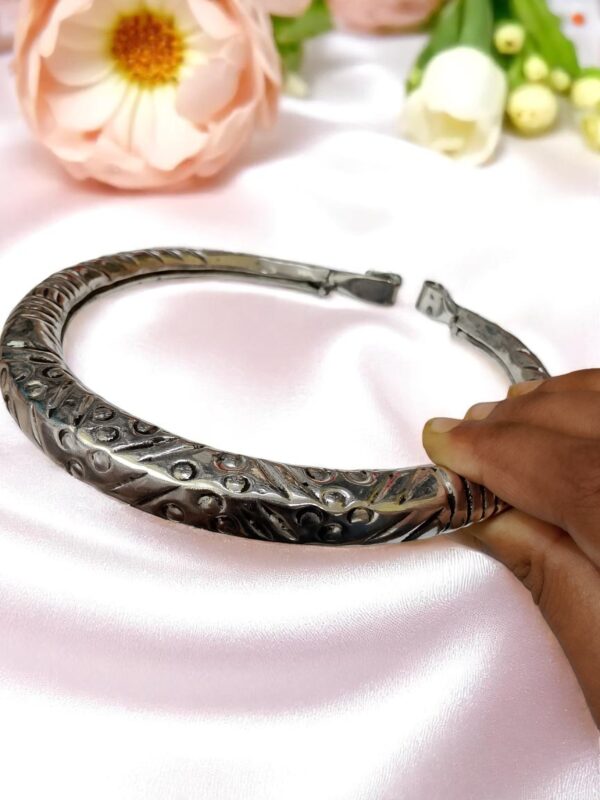 Oxidised Silver Hasuli - Image 3
