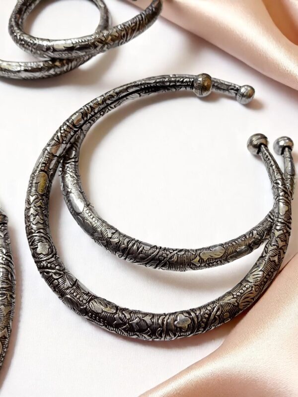 Oxidised Silver Hasuli Necklace, Bracelet, Anklet & Earring Set - Image 4
