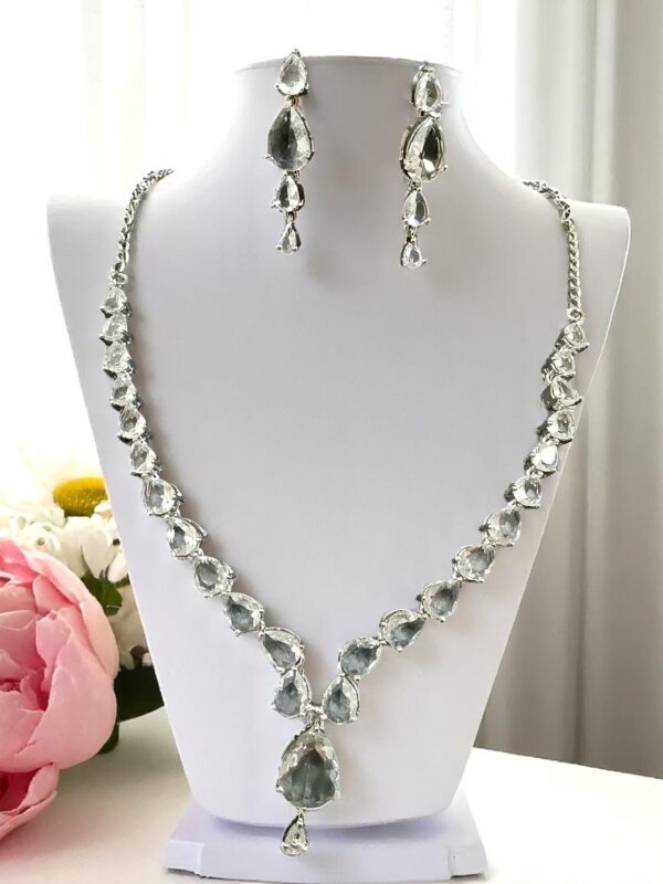 Elegant White Stone Necklace Set