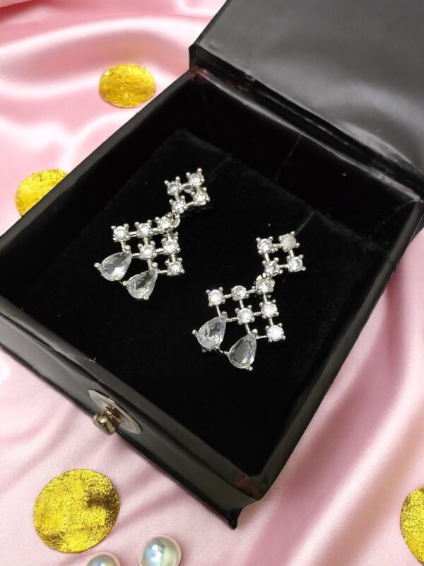 Gorgeous White Ad Stone Neckalec - Image 2